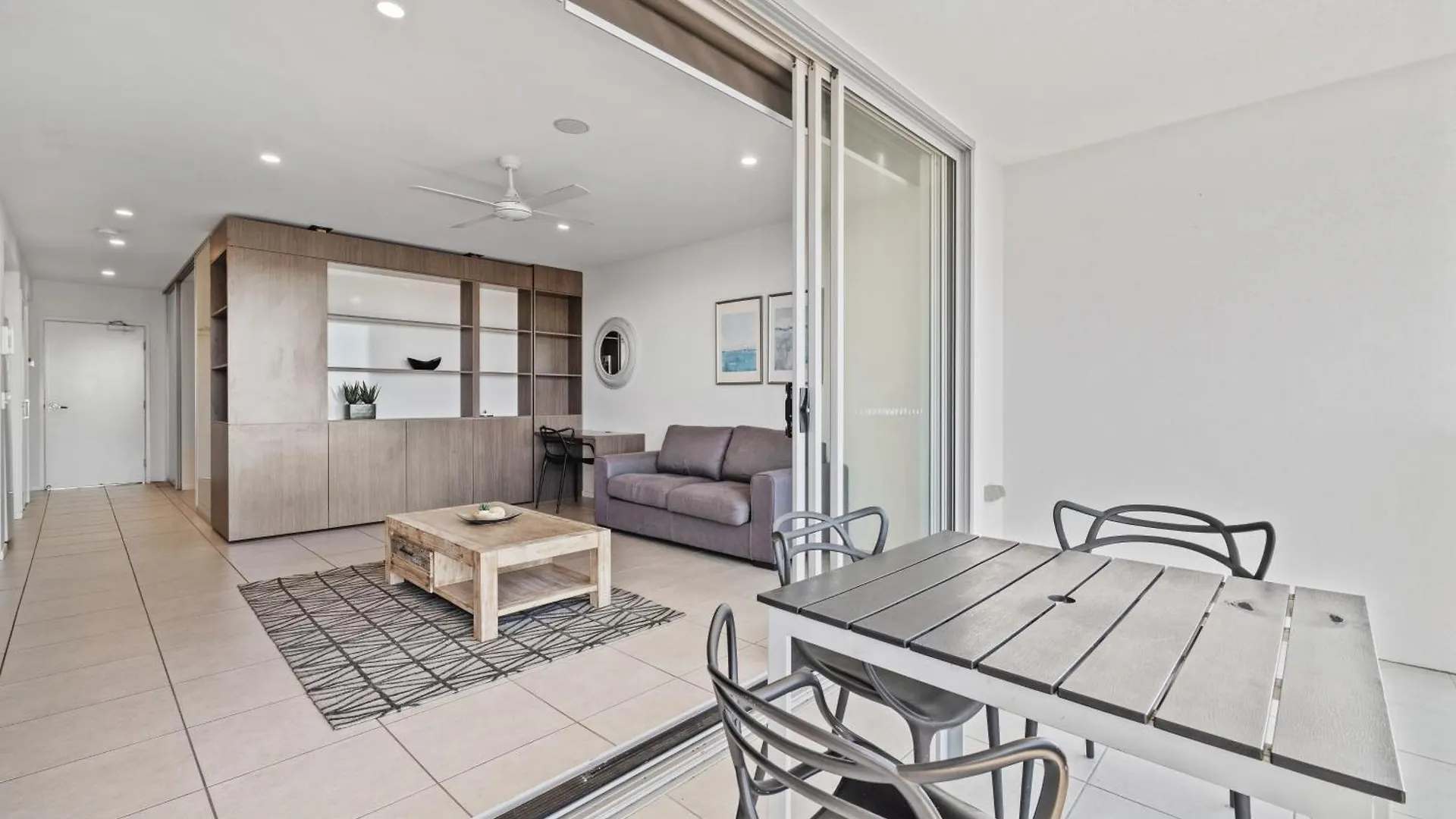 North Shore Oceanside Kawana Кавана-Уотерс 4*,