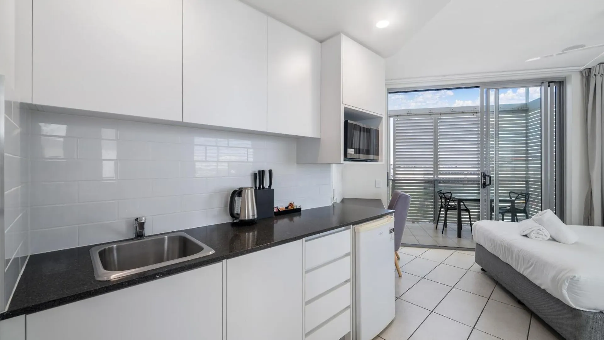 Отель North Shore Oceanside Kawana Кавана-Уотерс