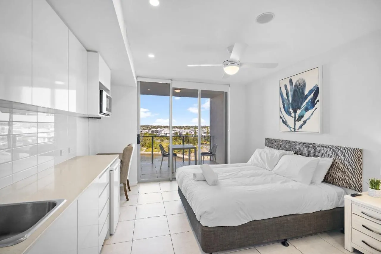 North Shore Oceanside Kawana Kawana Waters Otel