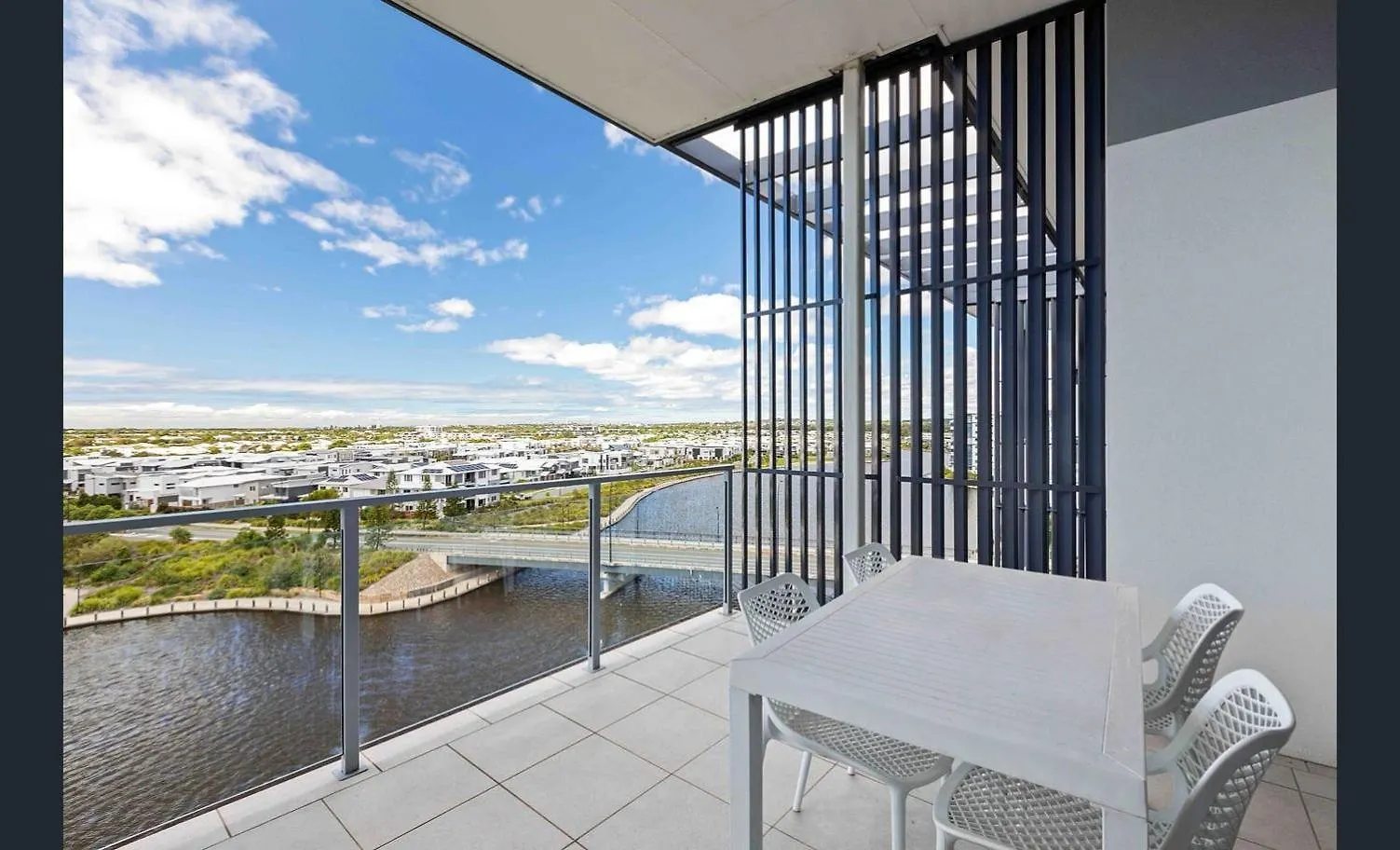 **** Otel North Shore Oceanside Kawana Kawana Waters Avustralya