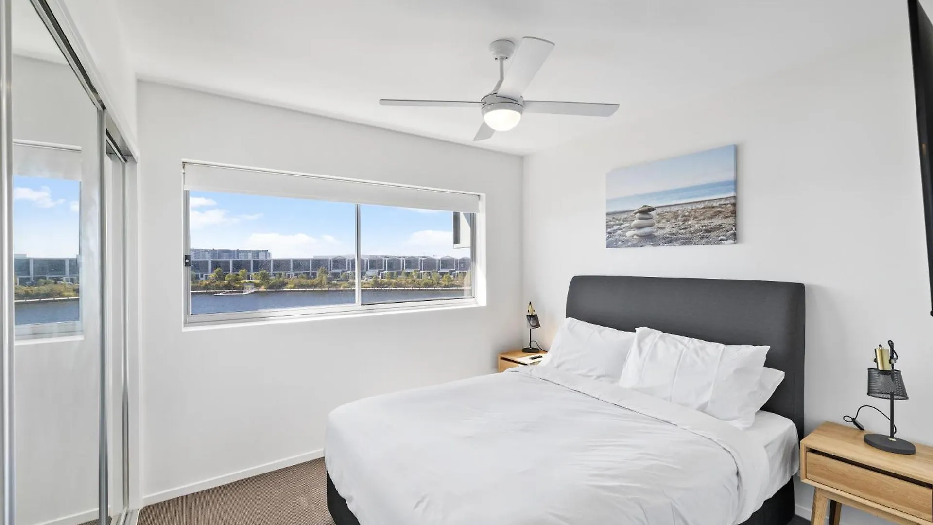 North Shore Oceanside Kawana Kawana Waters Avustralya