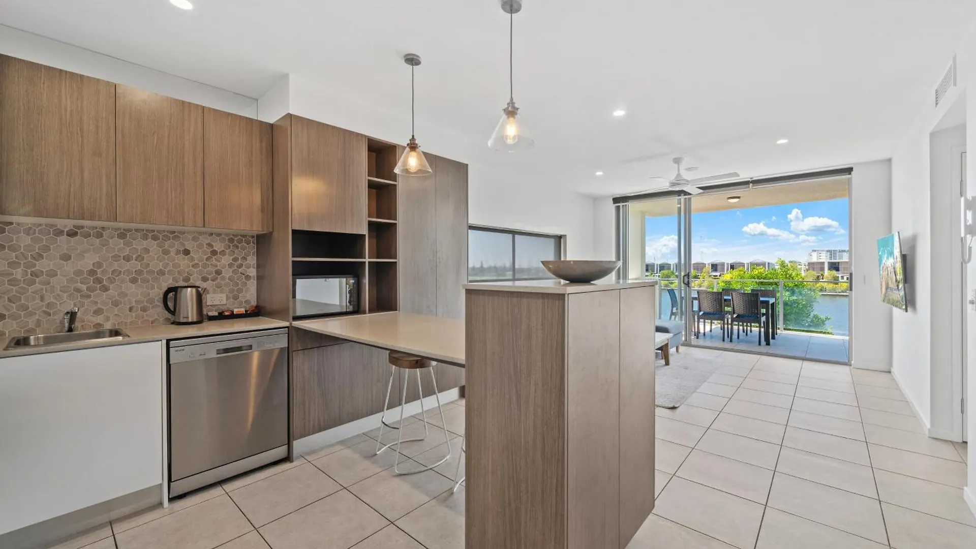North Shore Oceanside Kawana Kawana Waters