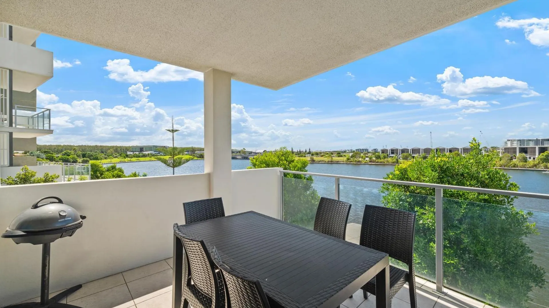 Otel North Shore Oceanside Kawana Kawana Waters