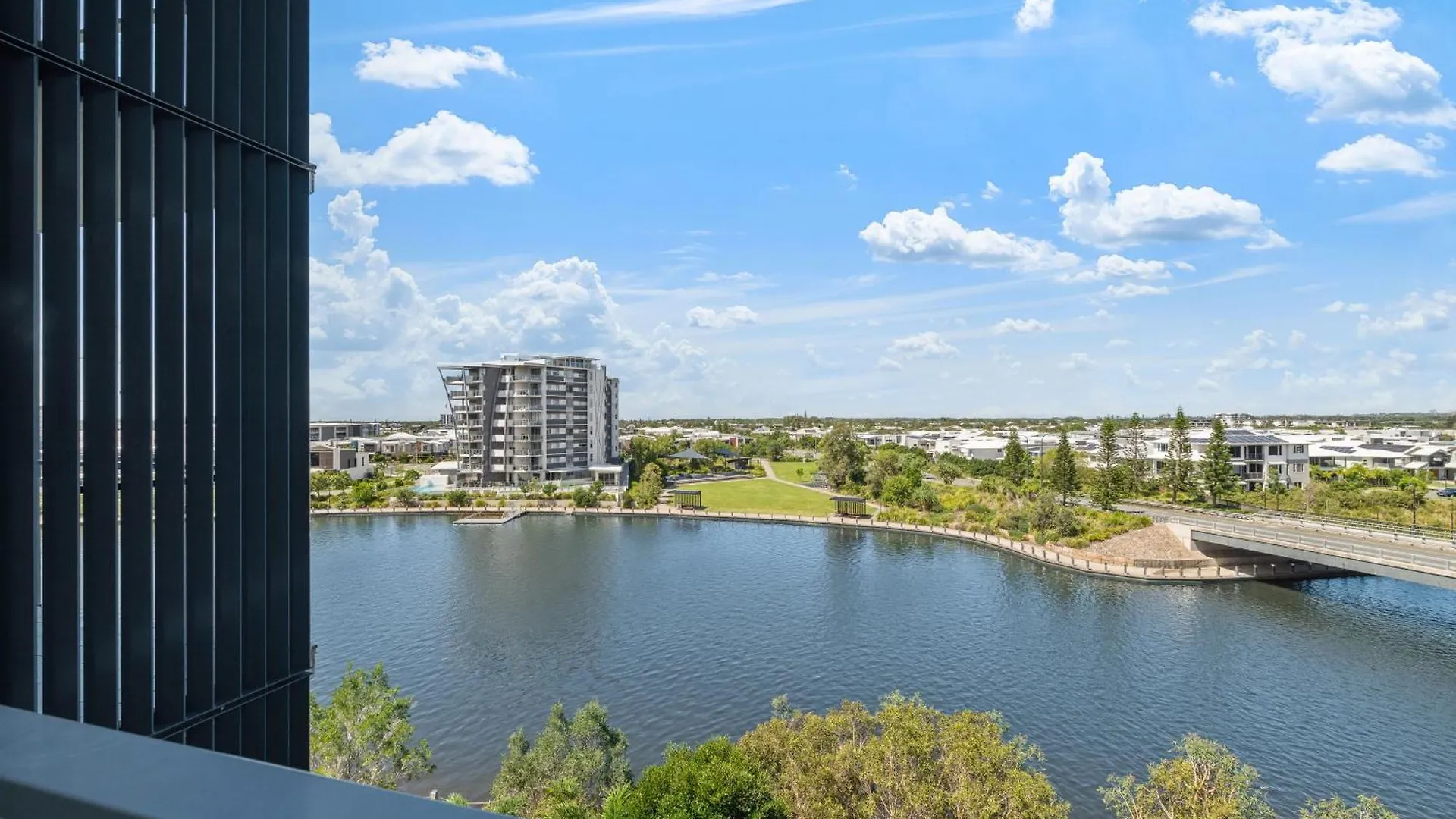 North Shore Oceanside Kawana Kawana Waters 4*,  Avustralya