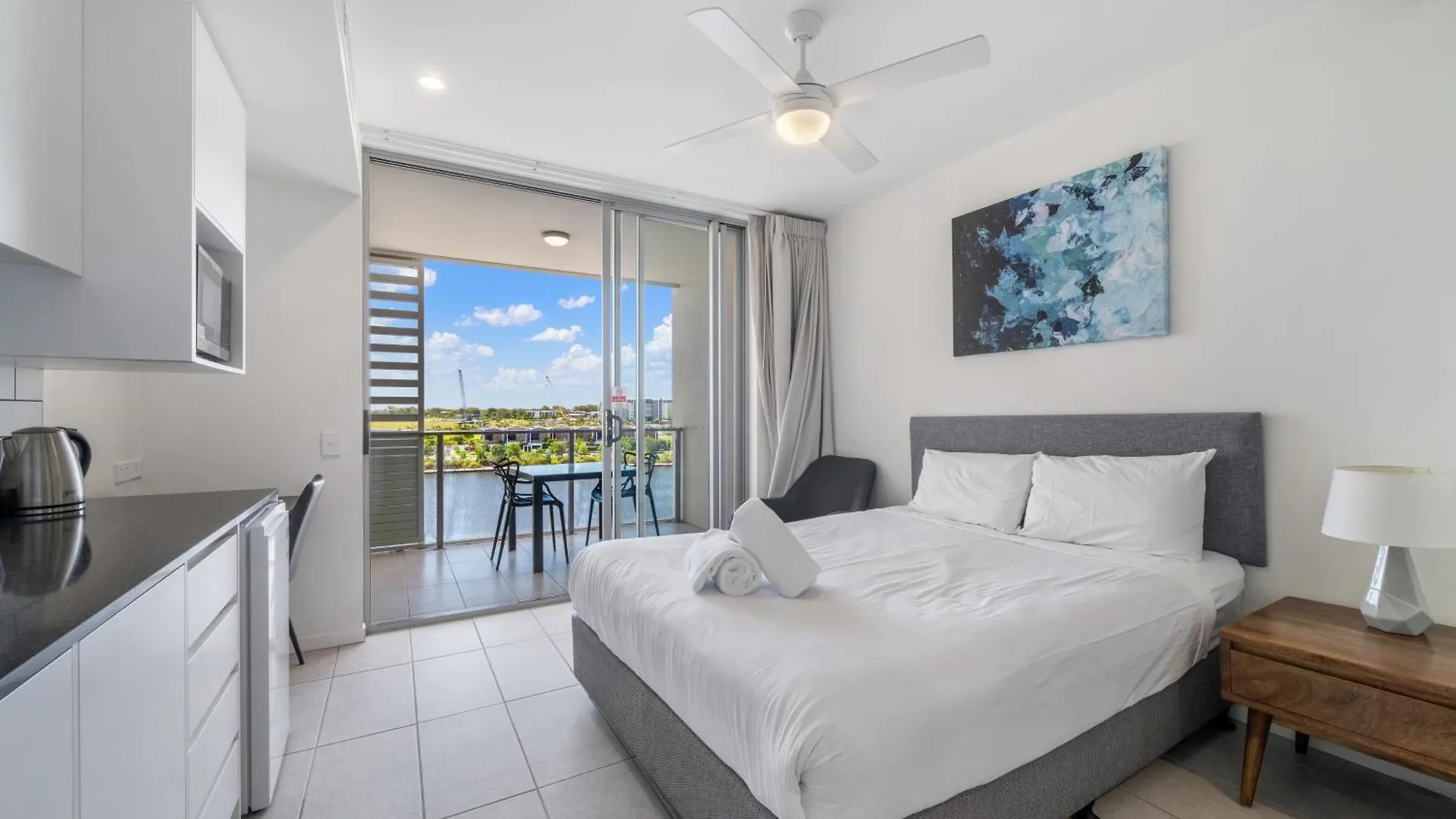 **** Otel North Shore Oceanside Kawana Kawana Waters Avustralya