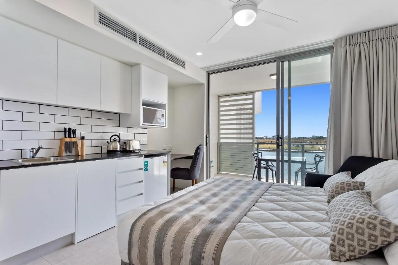 **** Otel North Shore Oceanside Kawana Kawana Waters Avustralya
