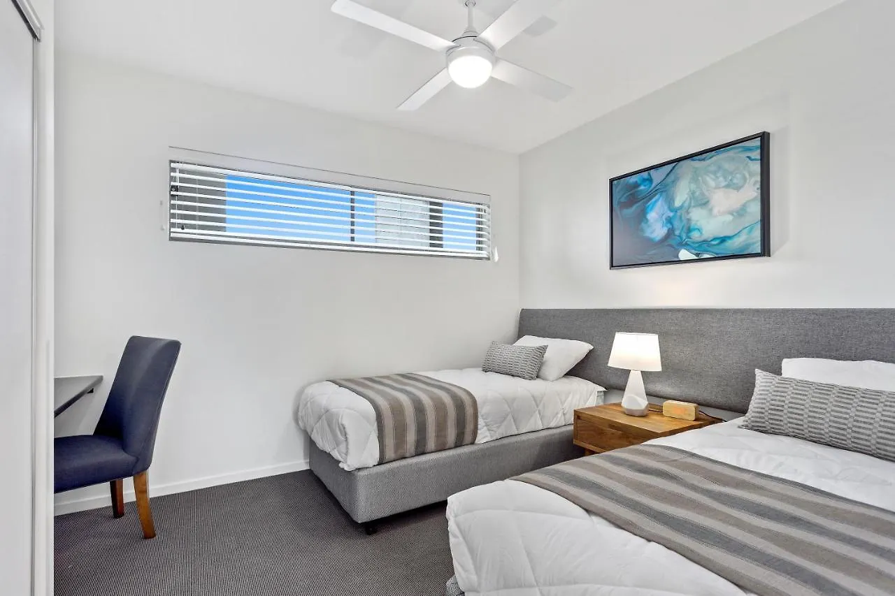 North Shore Oceanside Kawana Kawana Waters 4*,  Avustralya